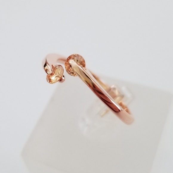 Delicate 18k Ring - Picture 8 of 8
